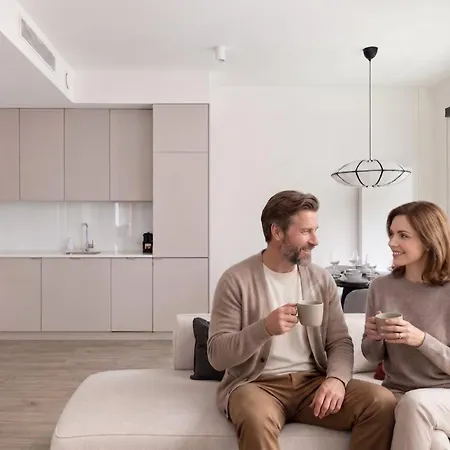 2-bedroom With Gym In Towarowa Towers Near Metro Rondo Daszynskiego 아파트 *