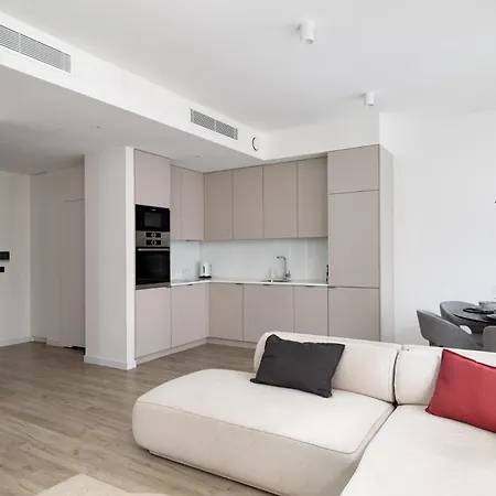 아파트 2-bedroom With Gym In Towarowa Towers Near Metro Rondo Daszynskiego *