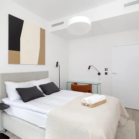 2-bedroom With Gym In Towarowa Towers Near Metro Rondo Daszynskiego 아파트 바르샤바