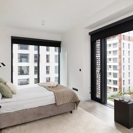 2-bedroom With Gym In Towarowa Towers Near Metro Rondo Daszynskiego *