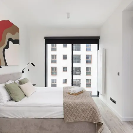 2-bedroom With Gym In Towarowa Towers Near Metro Rondo Daszynskiego 바르샤바