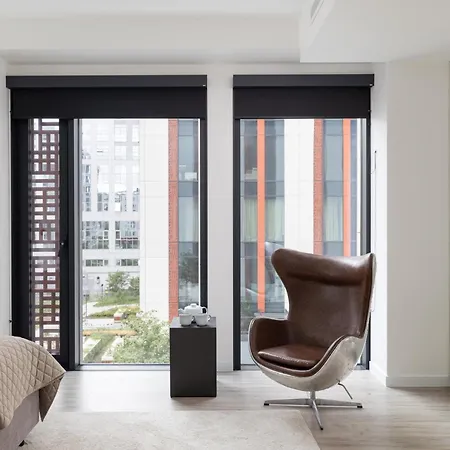 2-bedroom With Gym In Towarowa Towers Near Metro Rondo Daszynskiego 아파트 *