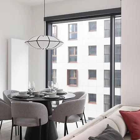 2-bedroom With Gym In Towarowa Towers Near Metro Rondo Daszynskiego 아파트 *