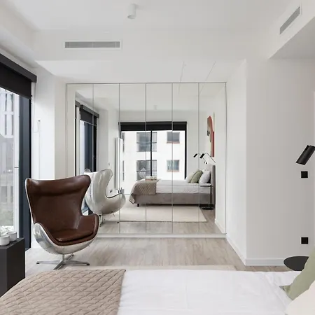2-bedroom With Gym In Towarowa Towers Near Metro Rondo Daszynskiego * 바르샤바