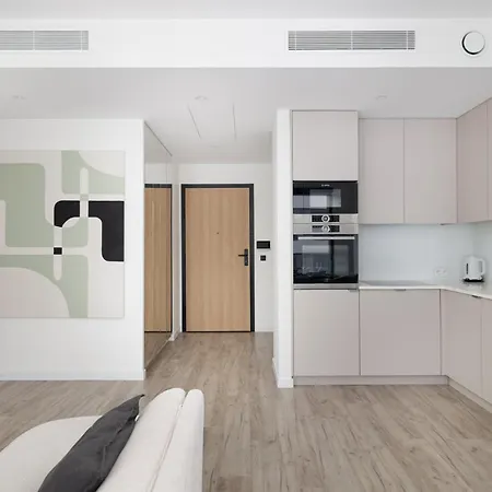 2-bedroom With Gym In Towarowa Towers Near Metro Rondo Daszynskiego * 바르샤바