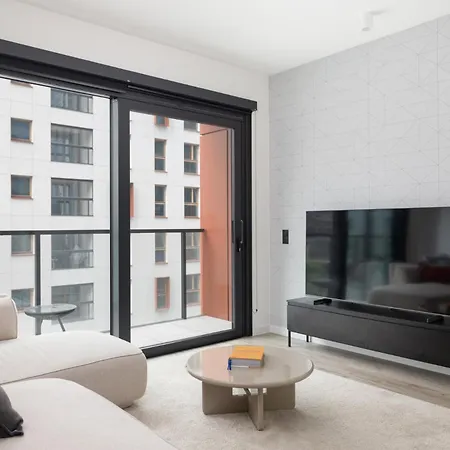 2-bedroom With Gym In Towarowa Towers Near Metro Rondo Daszynskiego *