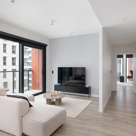 2-bedroom With Gym In Towarowa Towers Near Metro Rondo Daszynskiego