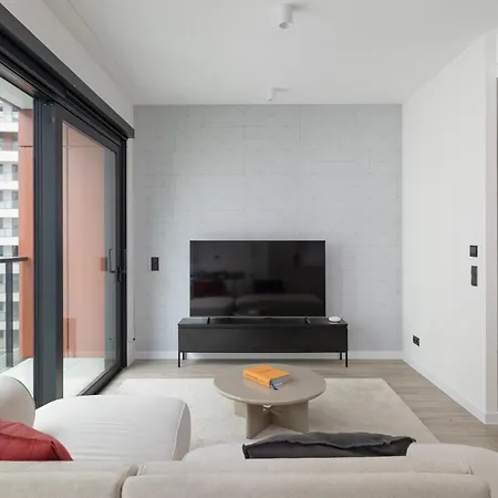 2-bedroom With Gym In Towarowa Towers Near Metro Rondo Daszynskiego * 바르샤바