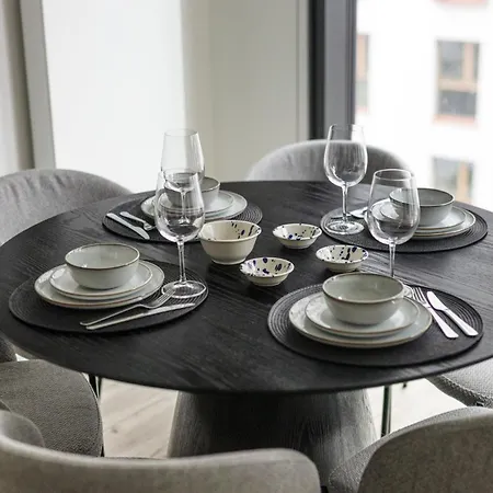 2-bedroom With Gym In Towarowa Towers Near Metro Rondo Daszynskiego *