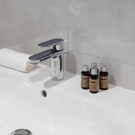 2-bedroom With Gym In Towarowa Towers Near Metro Rondo Daszynskiego 바르샤바