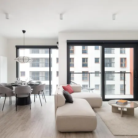 아파트 2-bedroom With Gym In Towarowa Towers Near Metro Rondo Daszynskiego *
